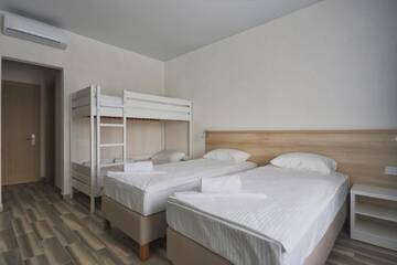 Четырехместный номер эконом-класса в  Hotel Aquapark Zatoka